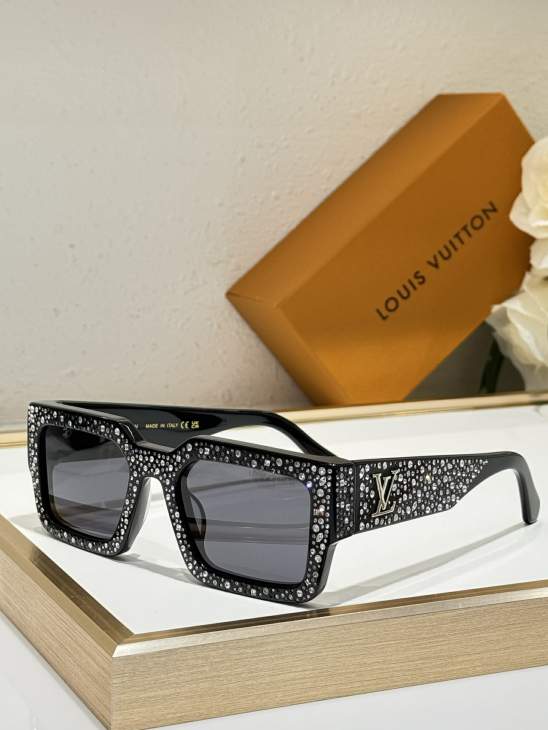Picture of Louis Vuitton Sunglasses _SKUfw75010483fw